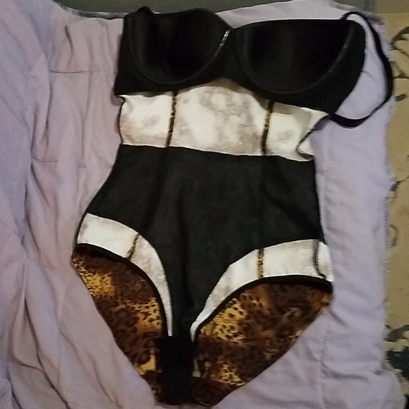 - Dr Rey leopard print sharpwear,size 40 D, - Picture 8 of 8